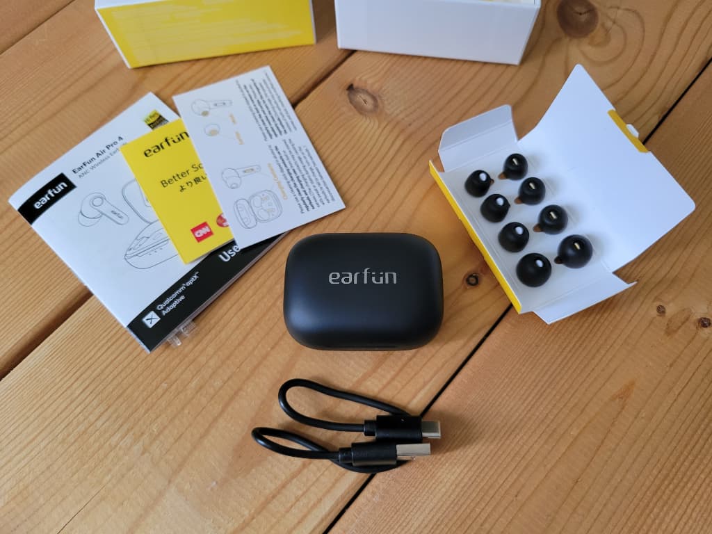 EarFun Air Pro 4の付属品